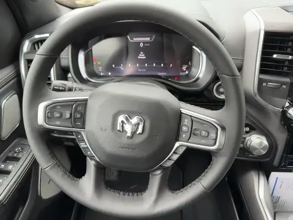 DODGE RAM 1500 LARAMIE NIGHT (9/15)