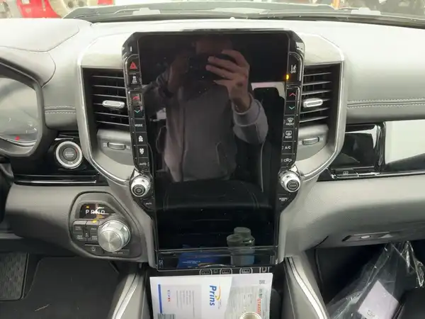 DODGE RAM 1500 LARAMIE NIGHT (10/15)