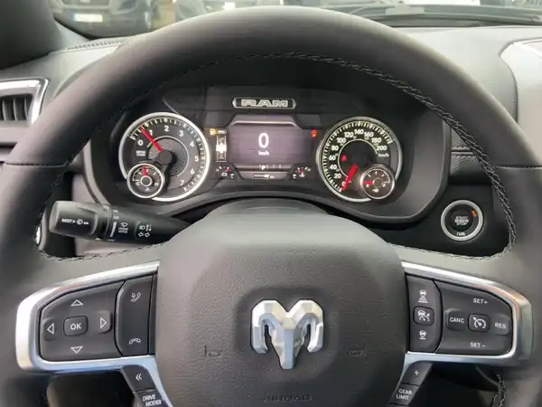 DODGE RAM 1500 (9/15)