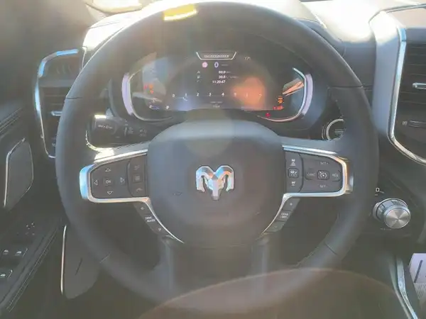 DODGE RAM 1500 LARAMIE NIGHT (9/15)