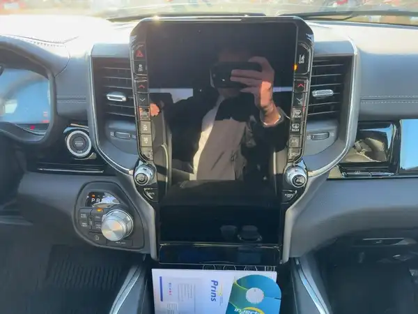 DODGE RAM 1500 LARAMIE NIGHT (10/15)