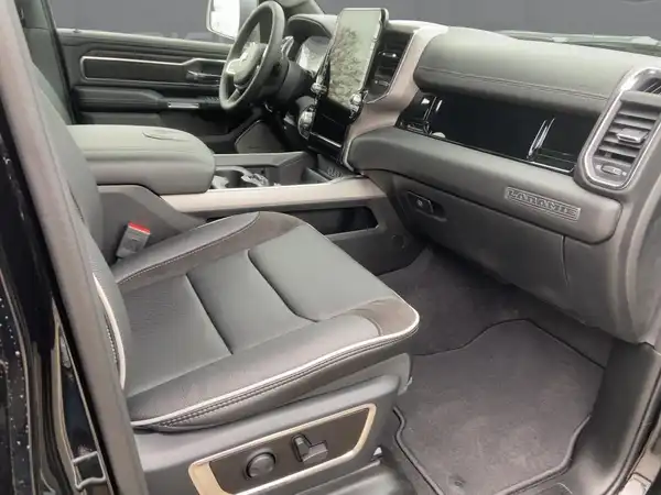 DODGE RAM 1500 LARAMIE NIGHT (11/15)