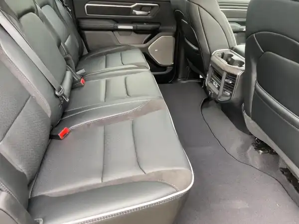 DODGE RAM 1500 LARAMIE NIGHT (12/15)