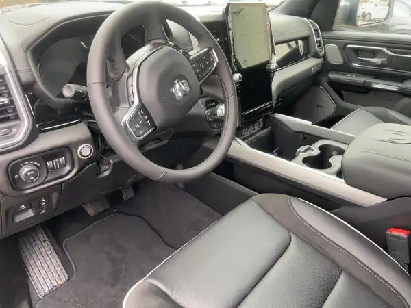 DODGE RAM 1500 LARAMIE NIGHT (8/15)