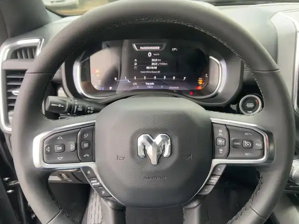 DODGE RAM 1500 LARAMIE NIGHT (9/15)