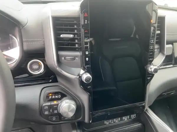 DODGE RAM 1500 LARAMIE NIGHT (10/15)