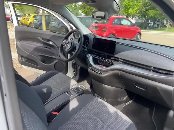 FIAT 500E (11/15)