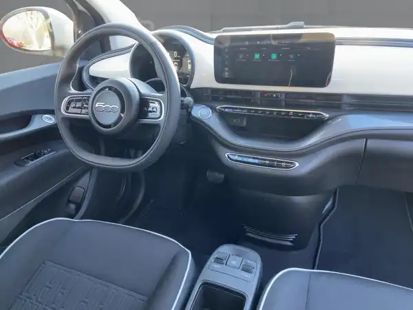 FIAT 500E (8/15)