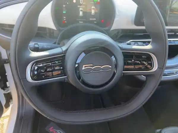 FIAT 500E (9/15)