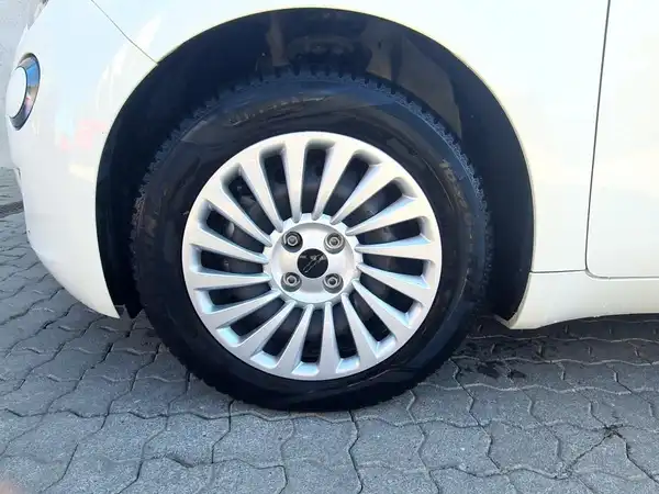 FIAT 500E (7/15)