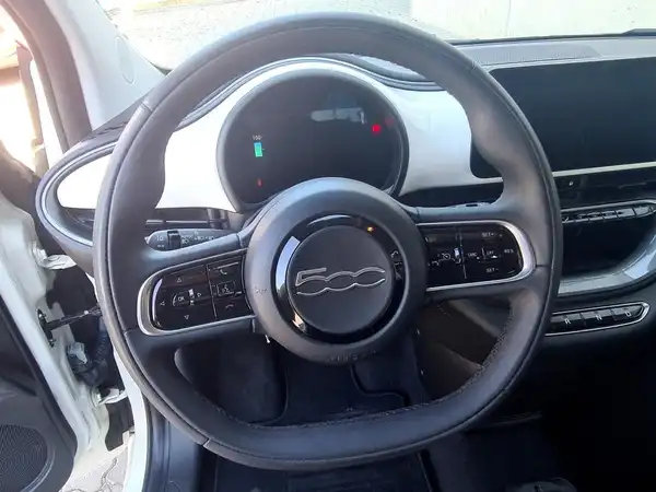 FIAT 500E (9/15)