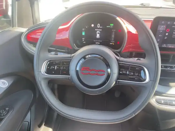 FIAT 500E (9/15)