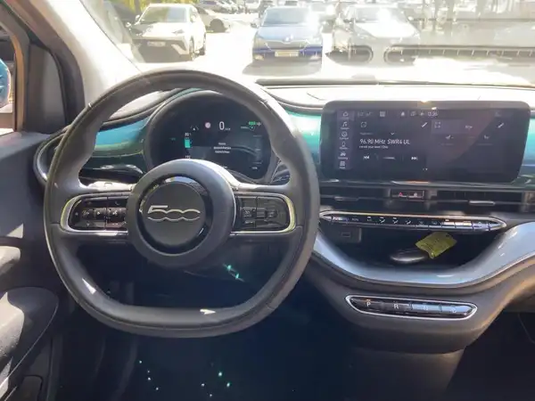 FIAT 500E (8/15)