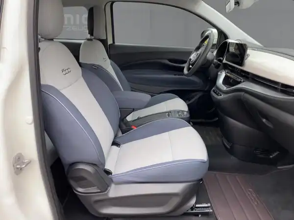 FIAT 500E (11/15)
