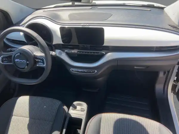 FIAT 500E (9/15)
