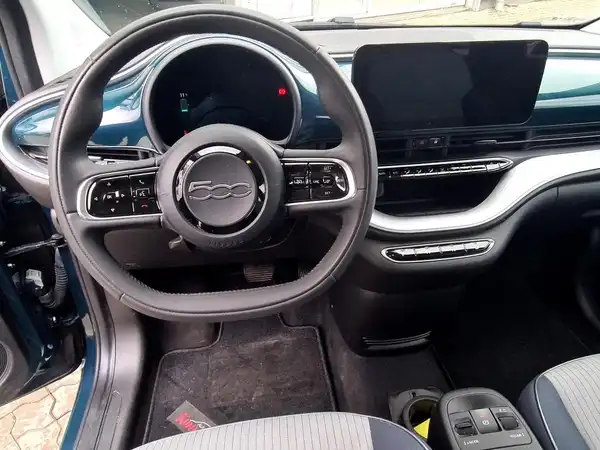 FIAT 500E (9/15)