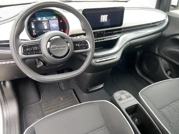 FIAT 500E (7/15)