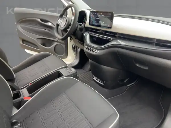 FIAT 500E (10/15)
