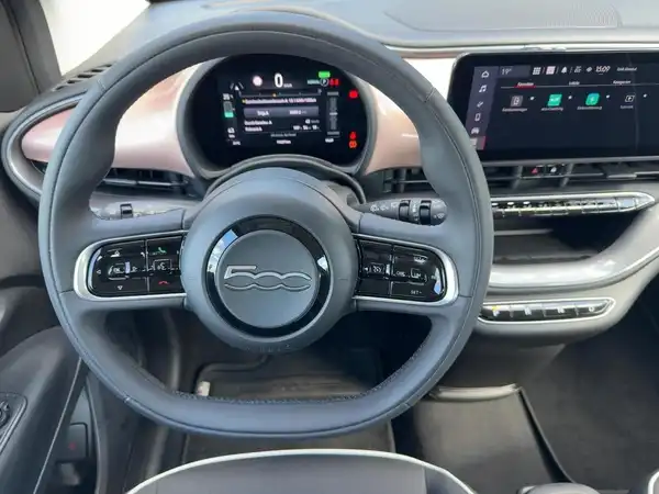FIAT 500E (9/15)