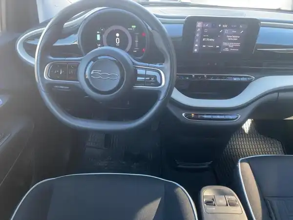 FIAT 500E (8/15)