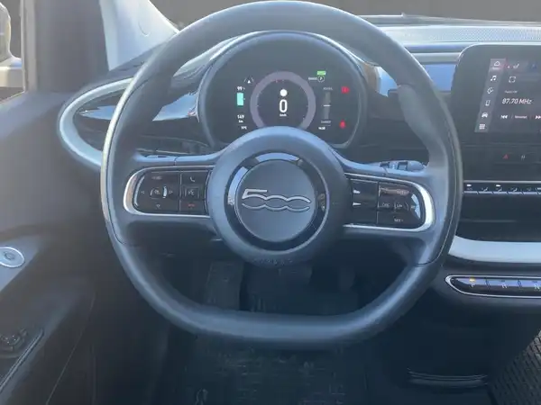 FIAT 500E (9/15)