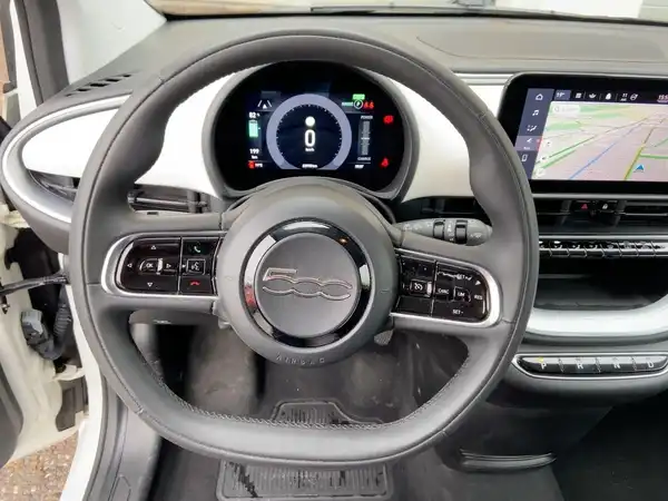 FIAT 500E (9/15)