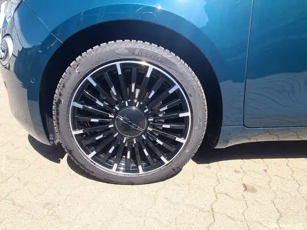 FIAT 500E (7/15)