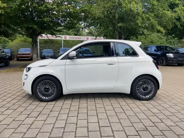 FIAT 500E (6/15)