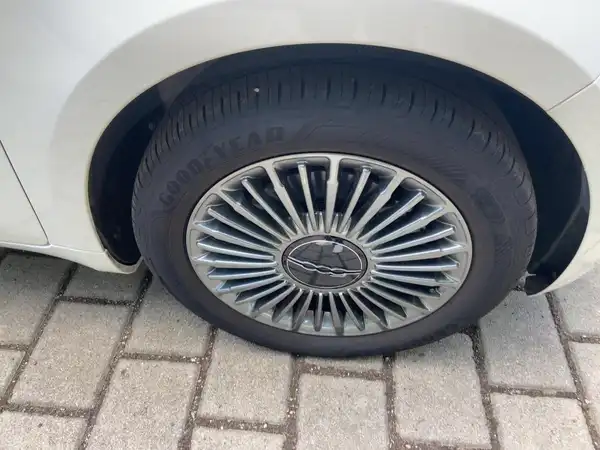 FIAT 500E (7/15)