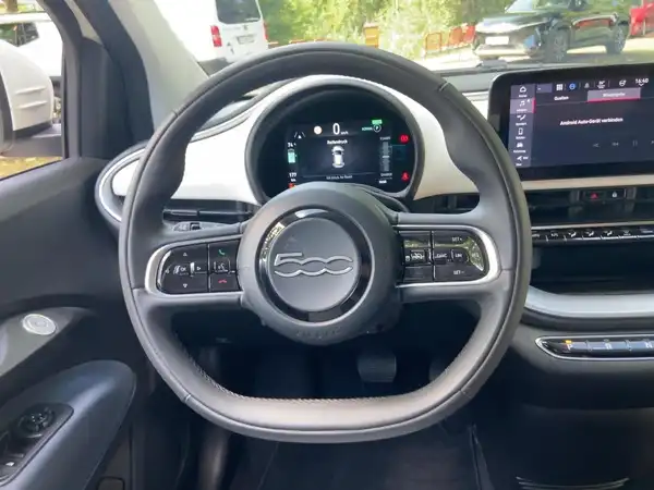 FIAT 500E (9/15)