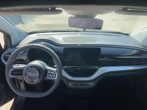 FIAT 500E (8/15)