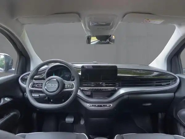 FIAT 500E (8/15)