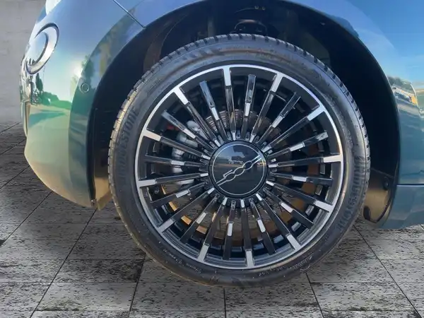 FIAT 500E (6/15)