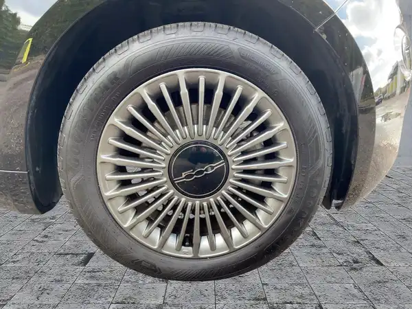 FIAT 500E (7/15)