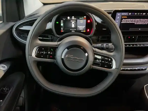 FIAT 500E (9/15)