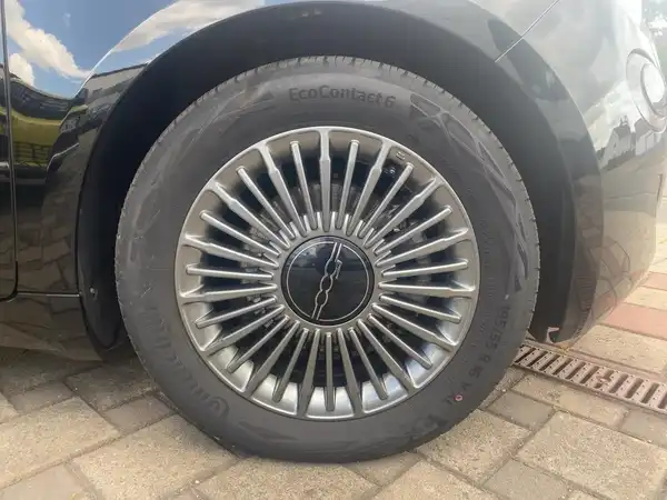 FIAT 500E (6/15)