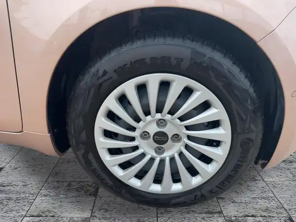 FIAT 500E (7/15)