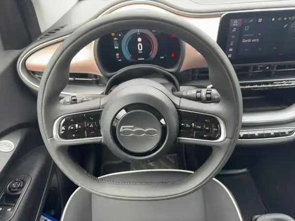 FIAT 500E (9/15)