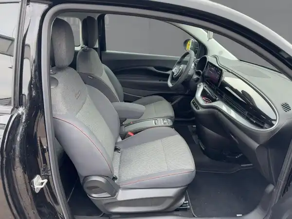 FIAT 500E (11/15)