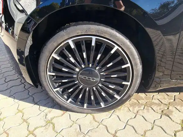FIAT 500E (7/15)