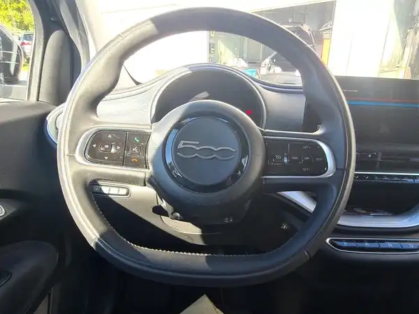 FIAT 500E (9/15)