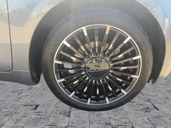 FIAT 500E (7/15)