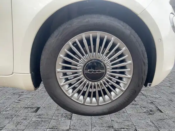 FIAT 500E (7/15)