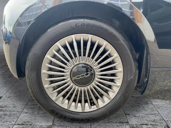 FIAT 500E (8/15)