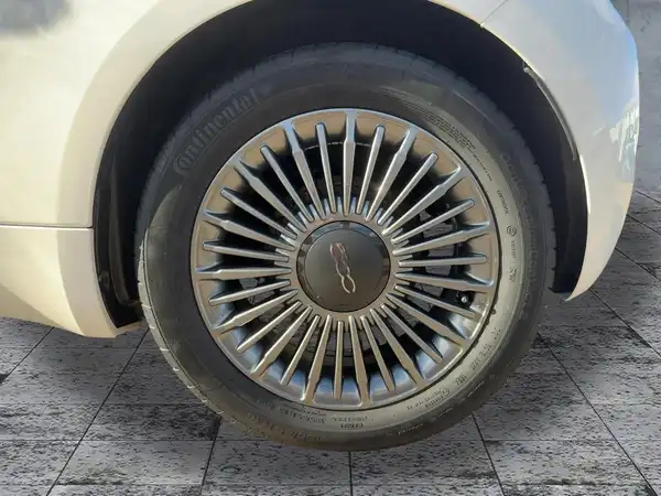 FIAT 500E (7/15)