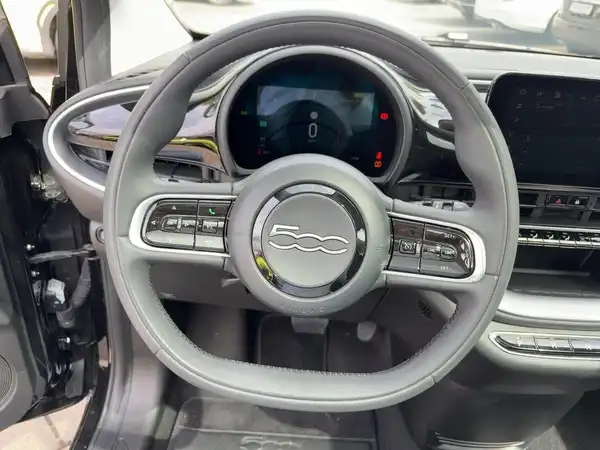 FIAT 500E (9/15)