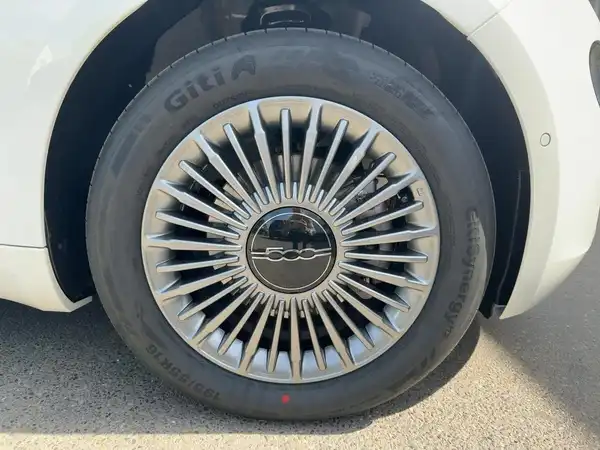 FIAT 500E (7/15)