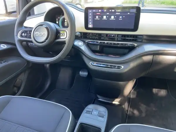 FIAT 500E (8/15)