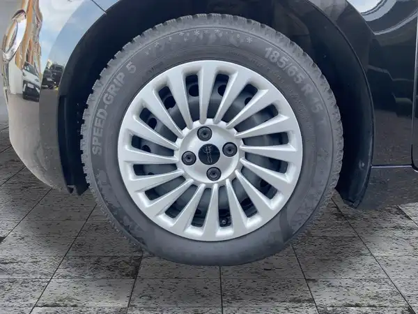 FIAT 500E (7/15)