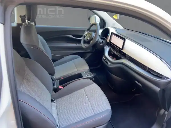 FIAT 500E (11/15)